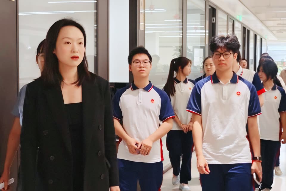 蔡莉雅律师带领五邑大学学生参访律所